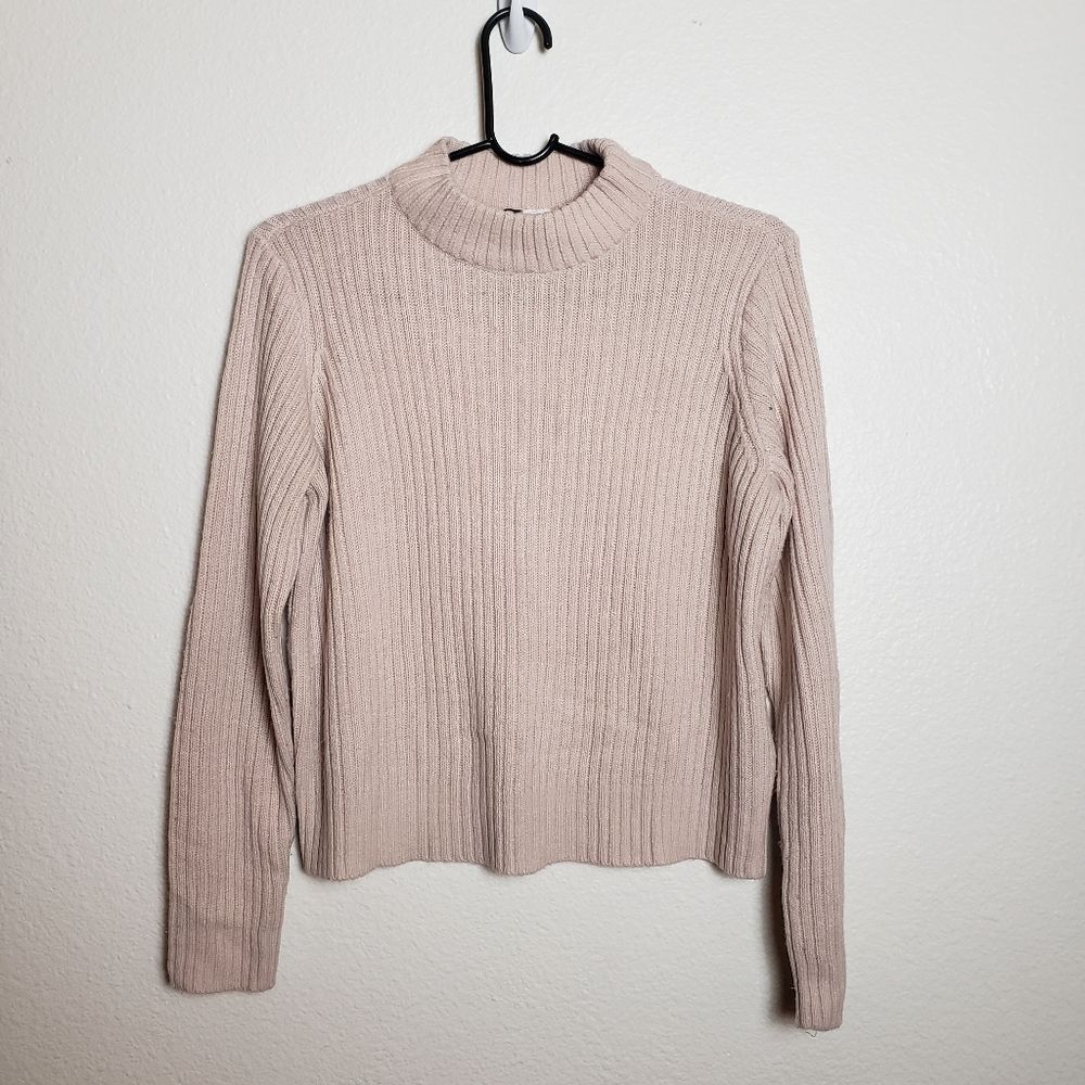 H&M pink crew neck ribbed sweater
